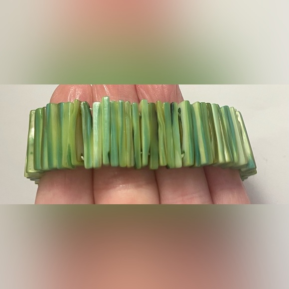 Shell elastic bracelet, green jewelry - Picture 11 of 16